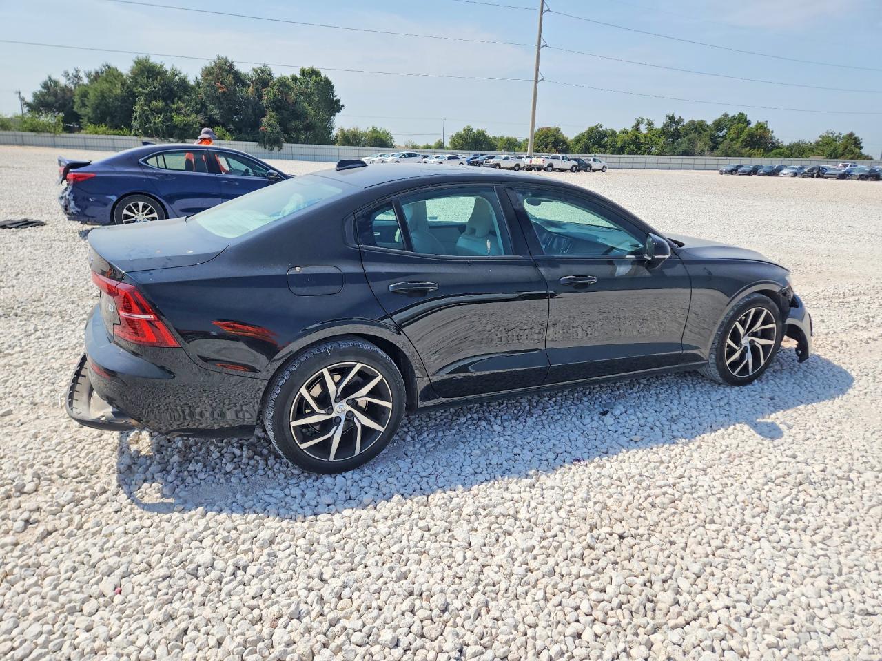 2020 Volvo S60 T5 Momentum - zdjęcie 3