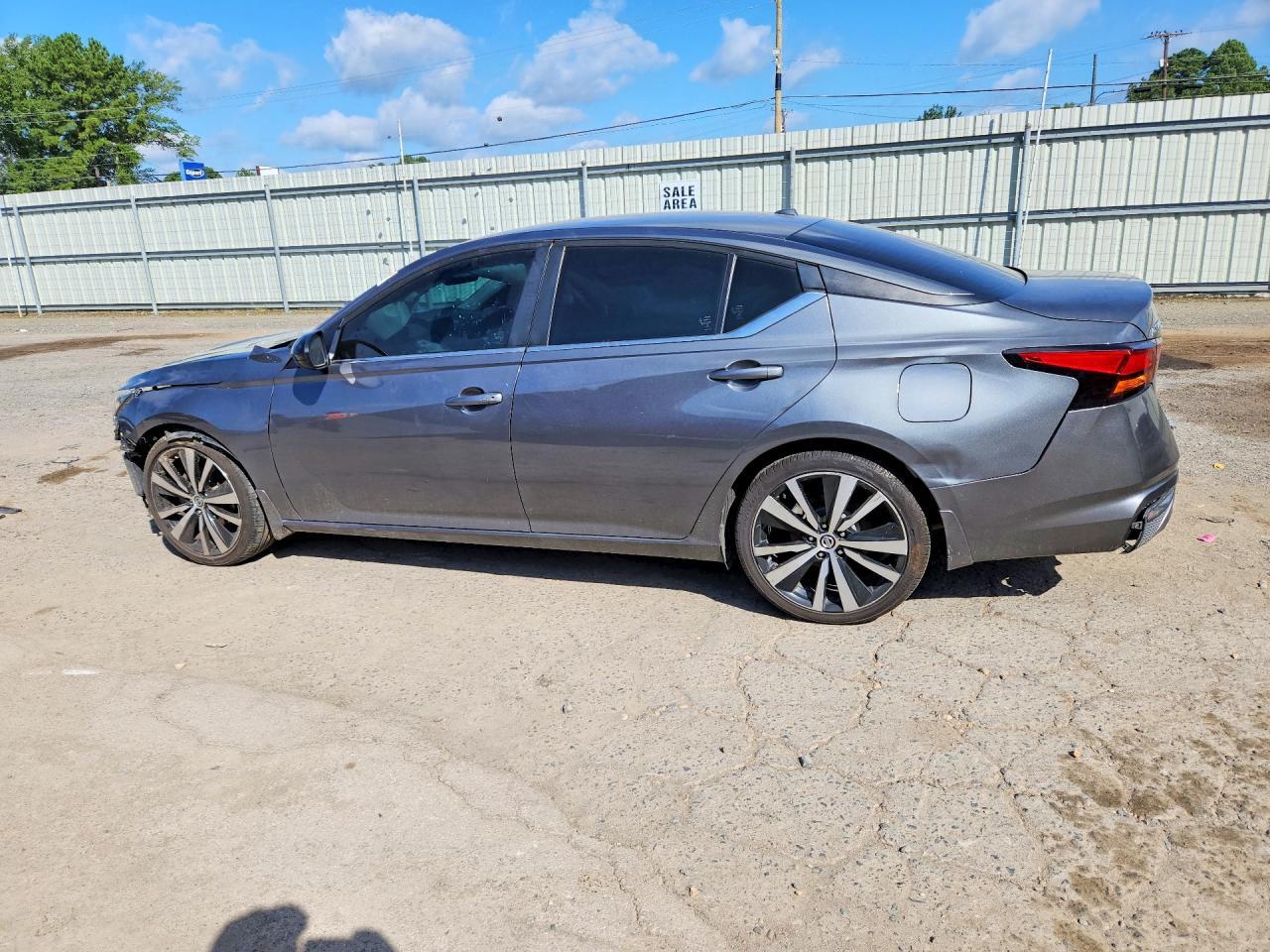 2019 Nissan Altima Sr - zdjęcie 2
