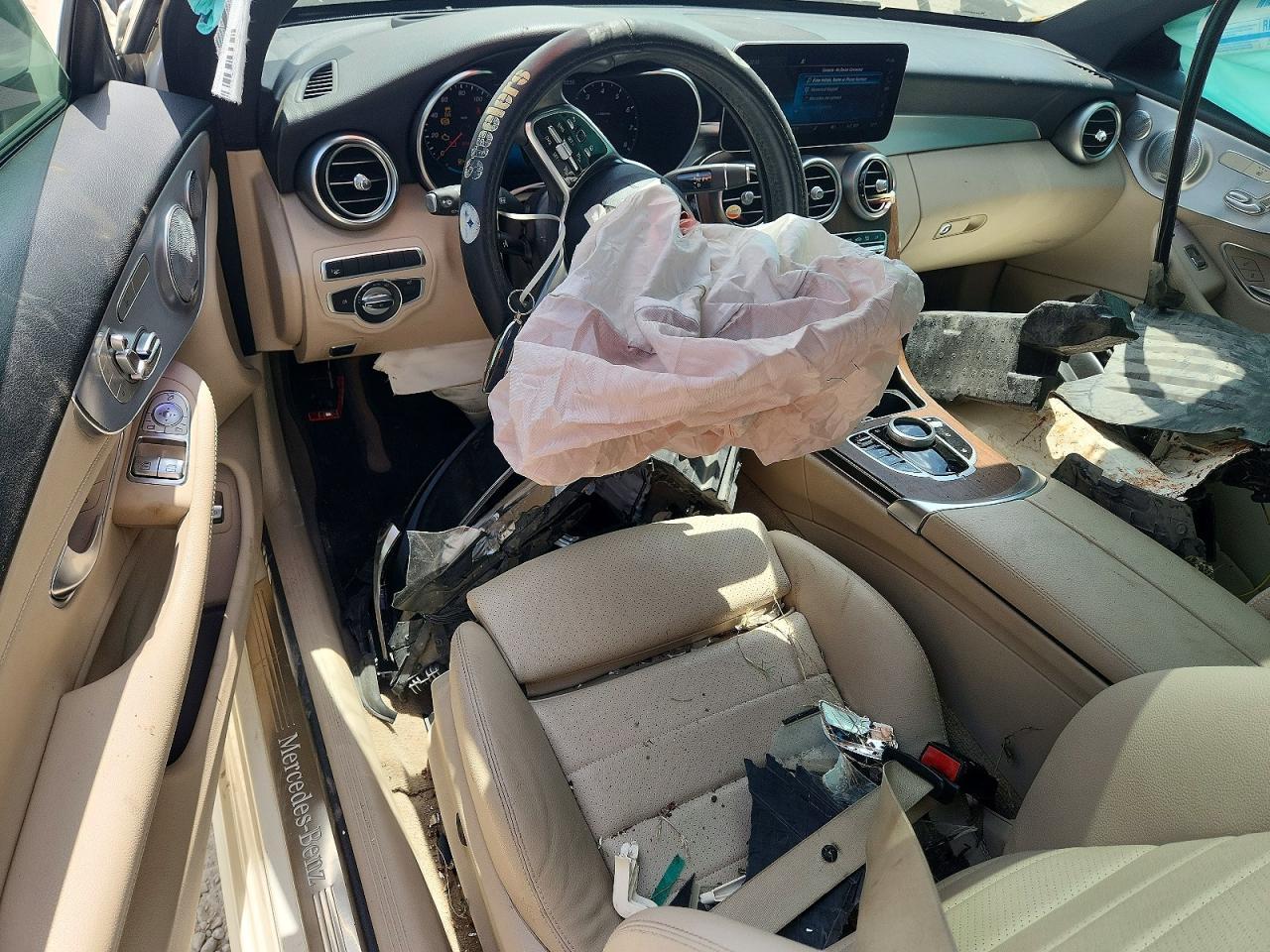 2020 Mercedes-Benz C 300 - zdjęcie 8