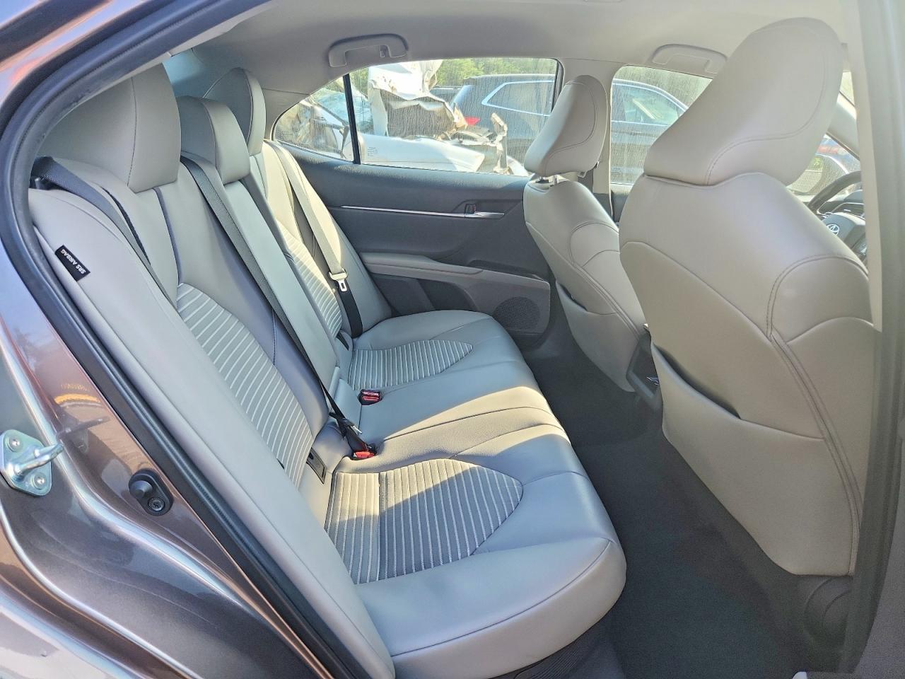 2022 Toyota Camry Hybrid Se - zdjęcie 10