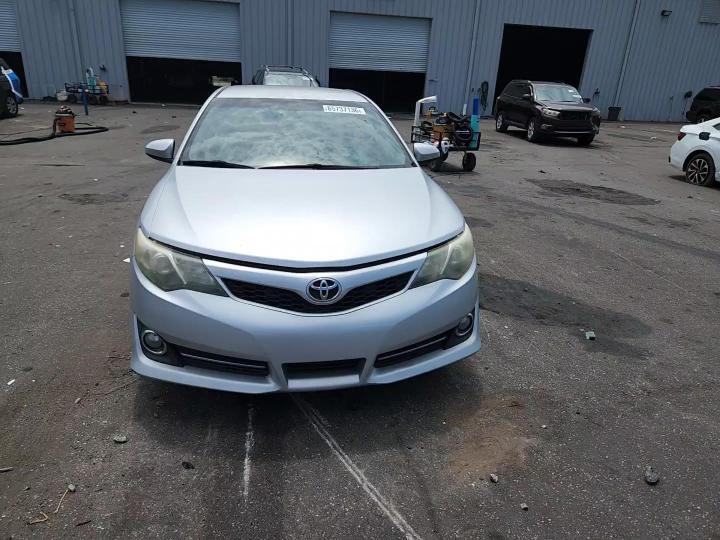 2014 Toyota Camry Se - zdjęcie 14