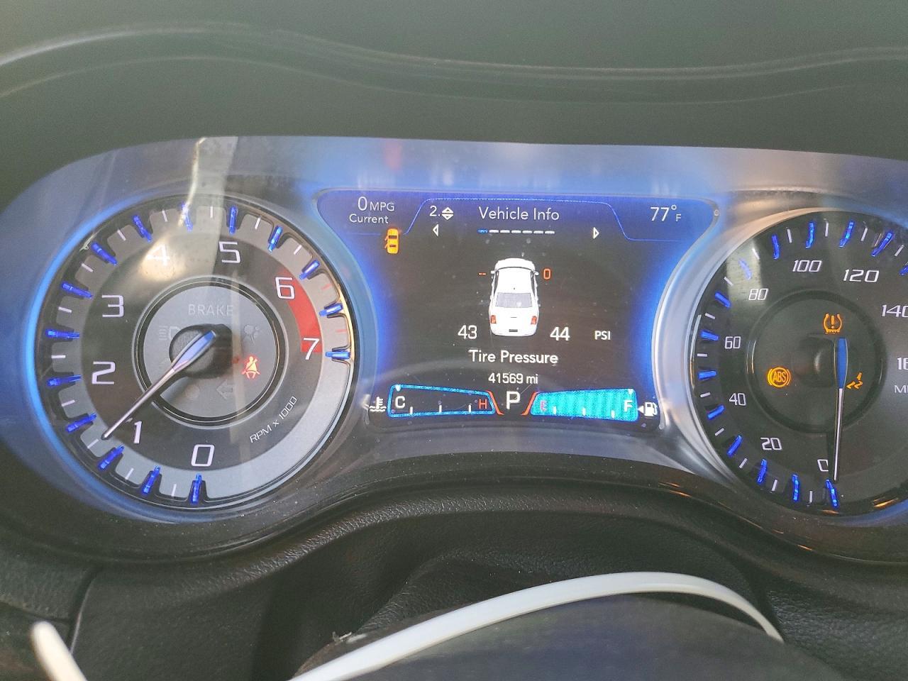 2020 Chrysler 300 S - zdjęcie 9
