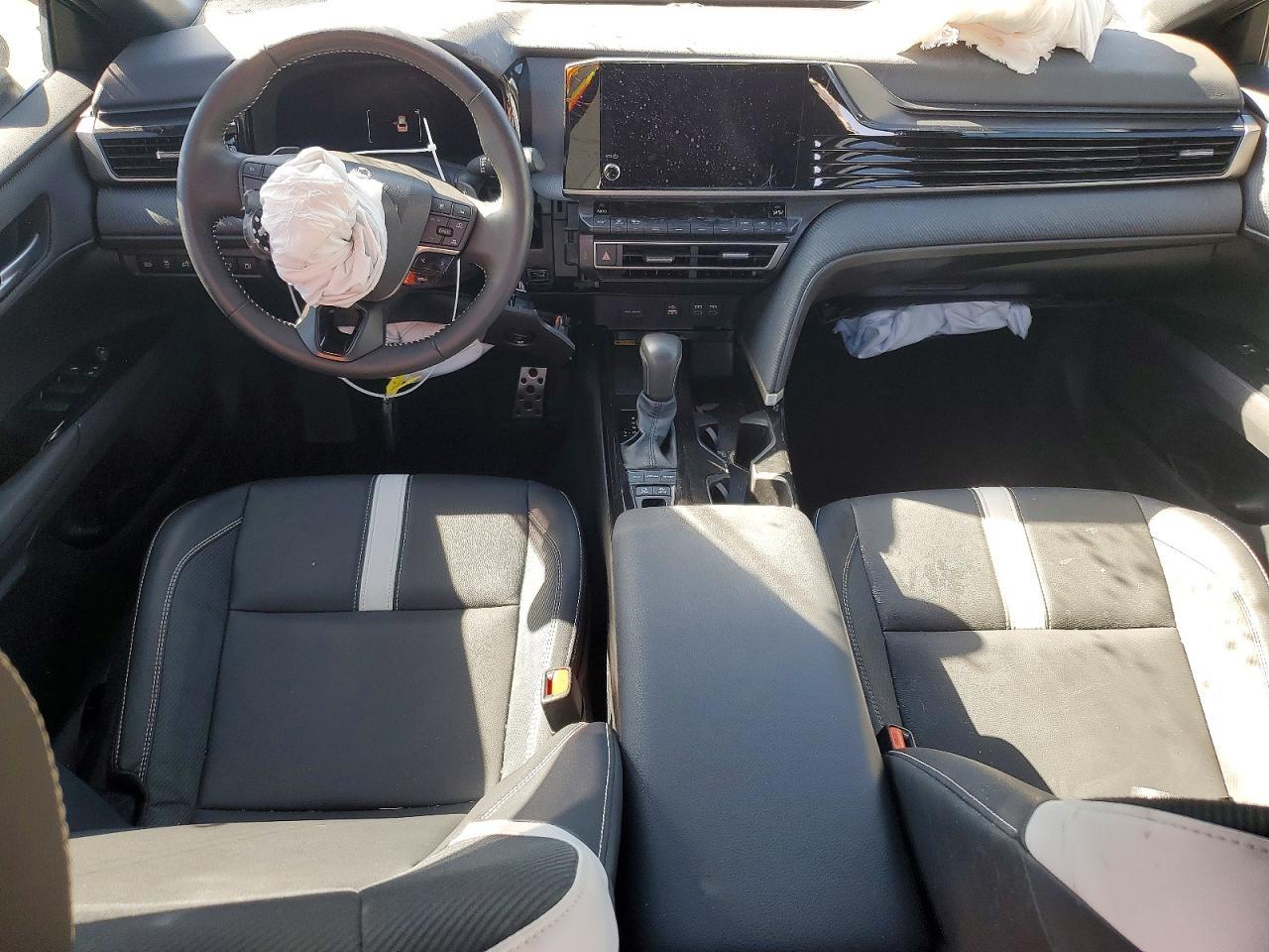 2025 Toyota Camry Se - zdjęcie 8