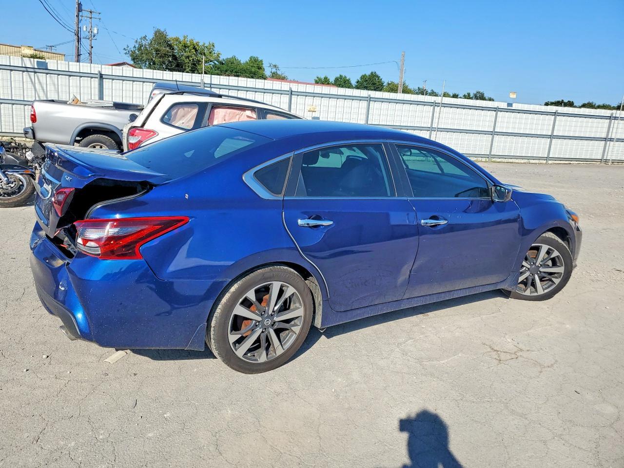 2017 Nissan Altima 2.5 Sr - zdjęcie 3
