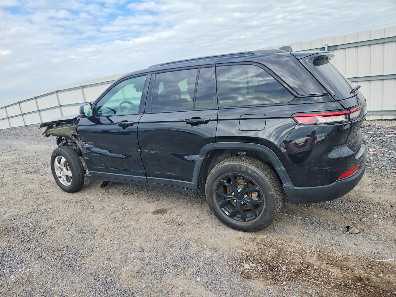 2025 Jeep Grand Cherokee Laredo - zdjęcie 2