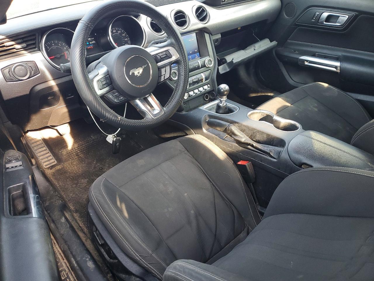 2020 Ford Mustang - zdjęcie 8