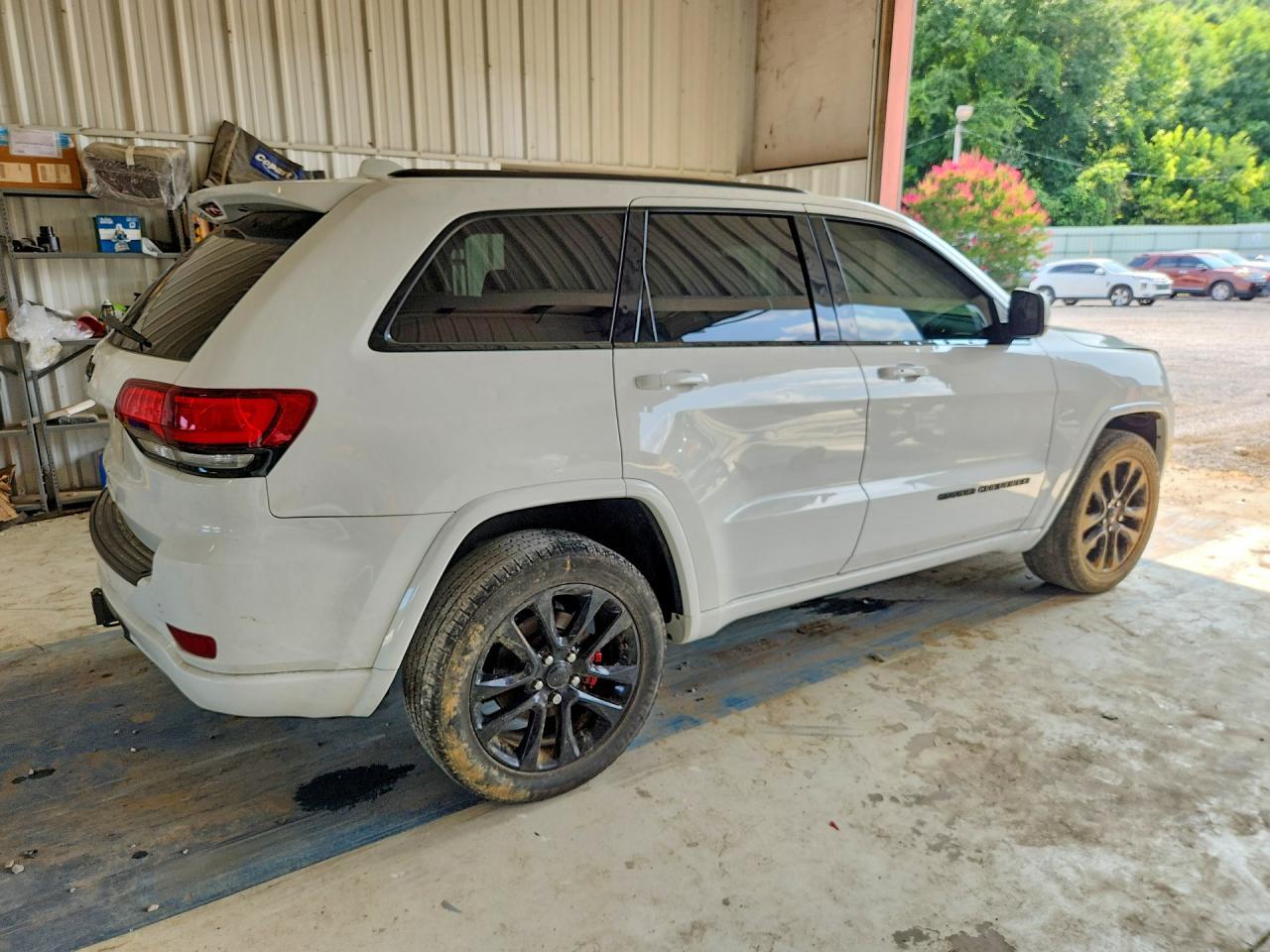 2021 Jeep Grand Cherokee Laredo - zdjęcie 3