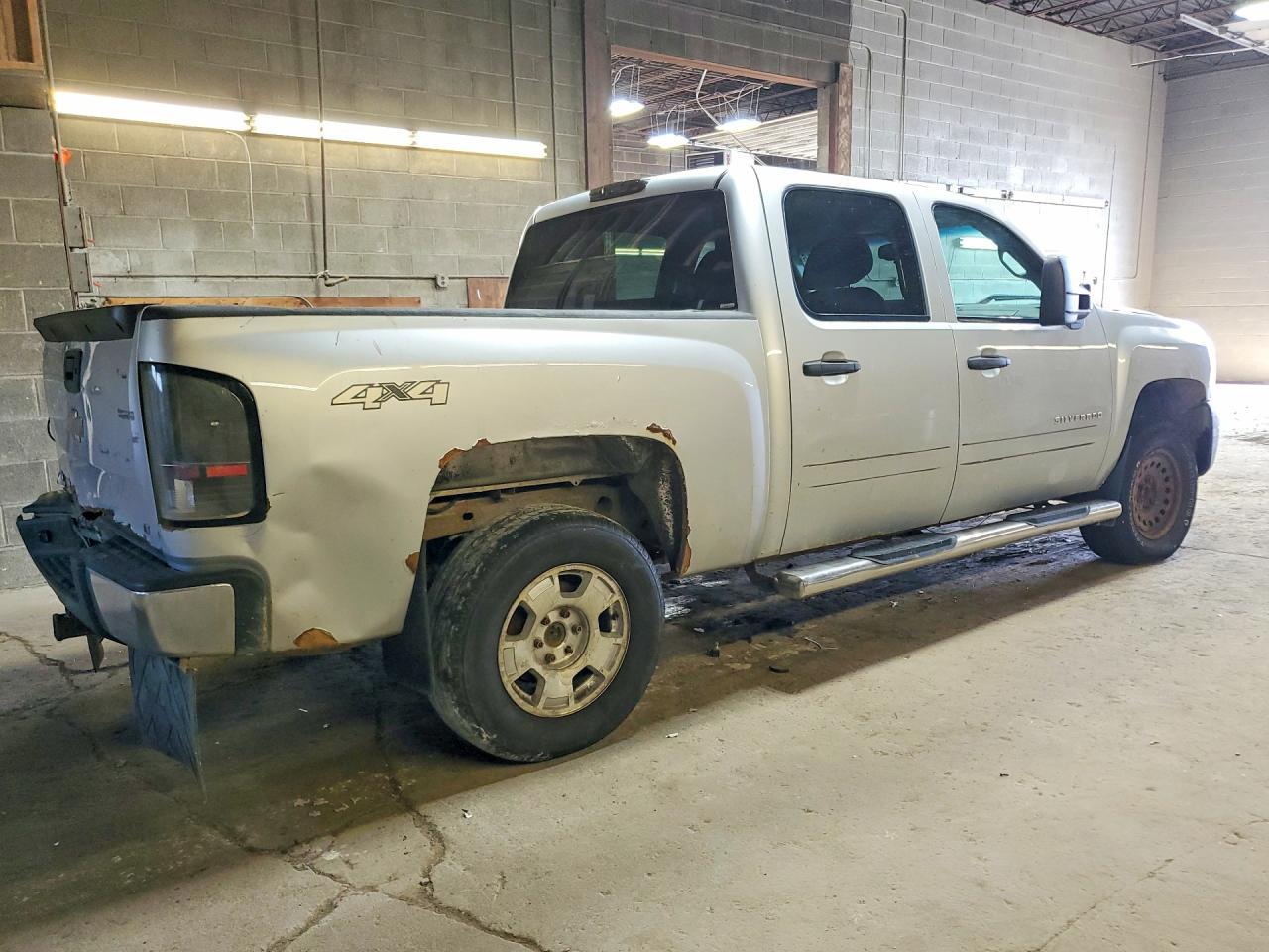 2013 Chevrolet Silverado C1500 Heavy Duty - zdjęcie 3