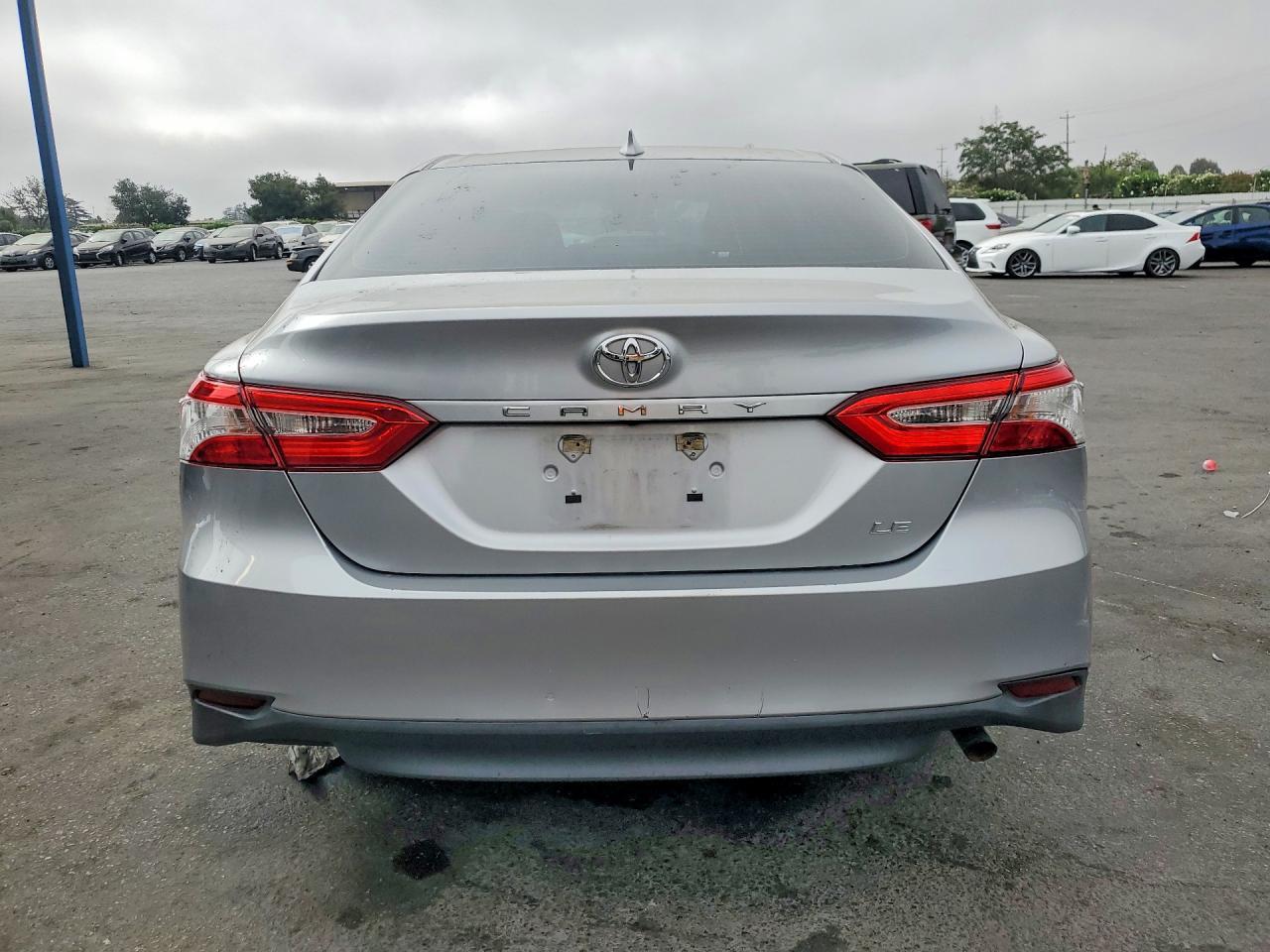2020 Toyota Camry Le - zdjęcie 6