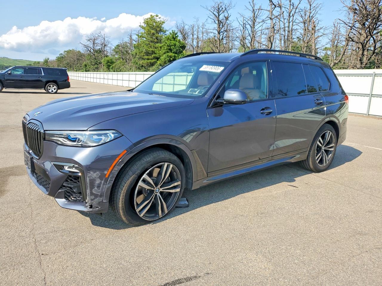 2021 BMW X7 M50I - zdjęcie główne