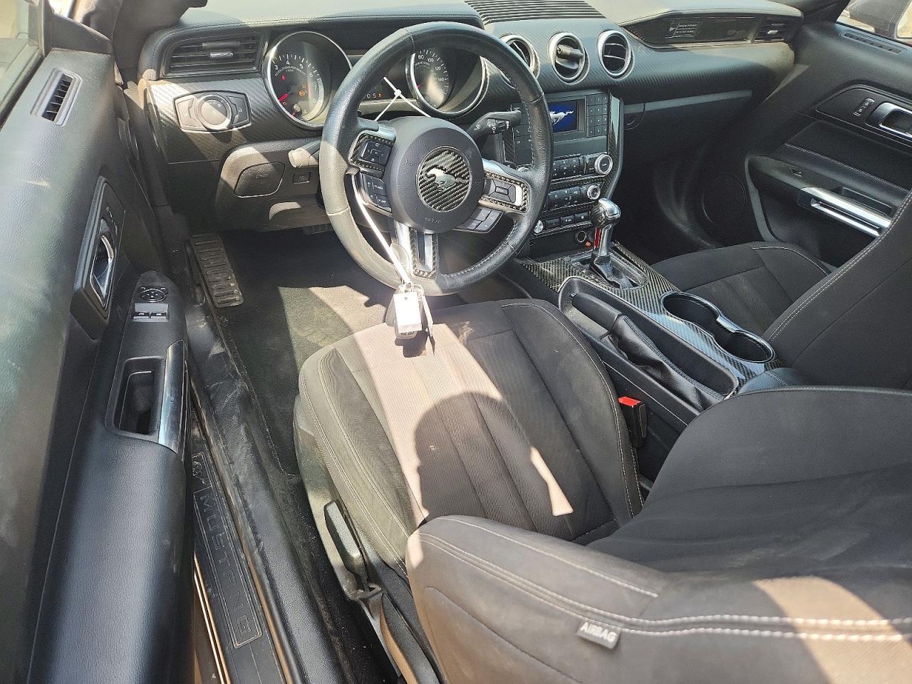 2020 Ford Mustang - zdjęcie 8