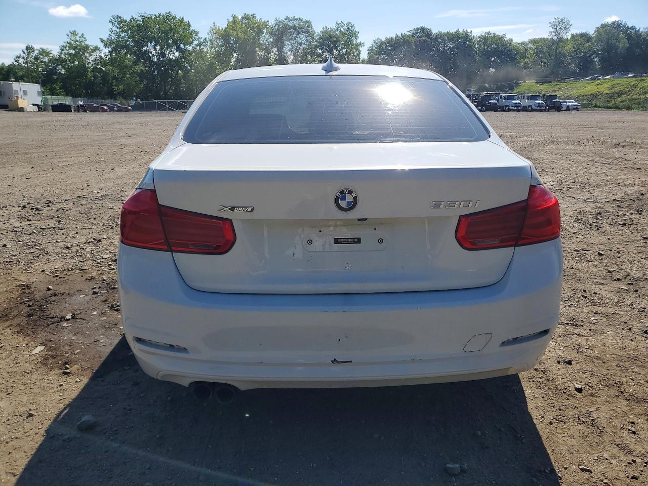 2018 BMW 330 Xi - zdjęcie 6