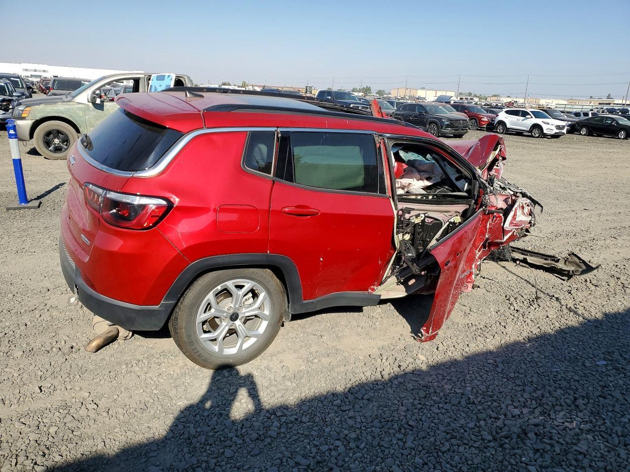2025 Jeep Compass Latitude - zdjęcie 3
