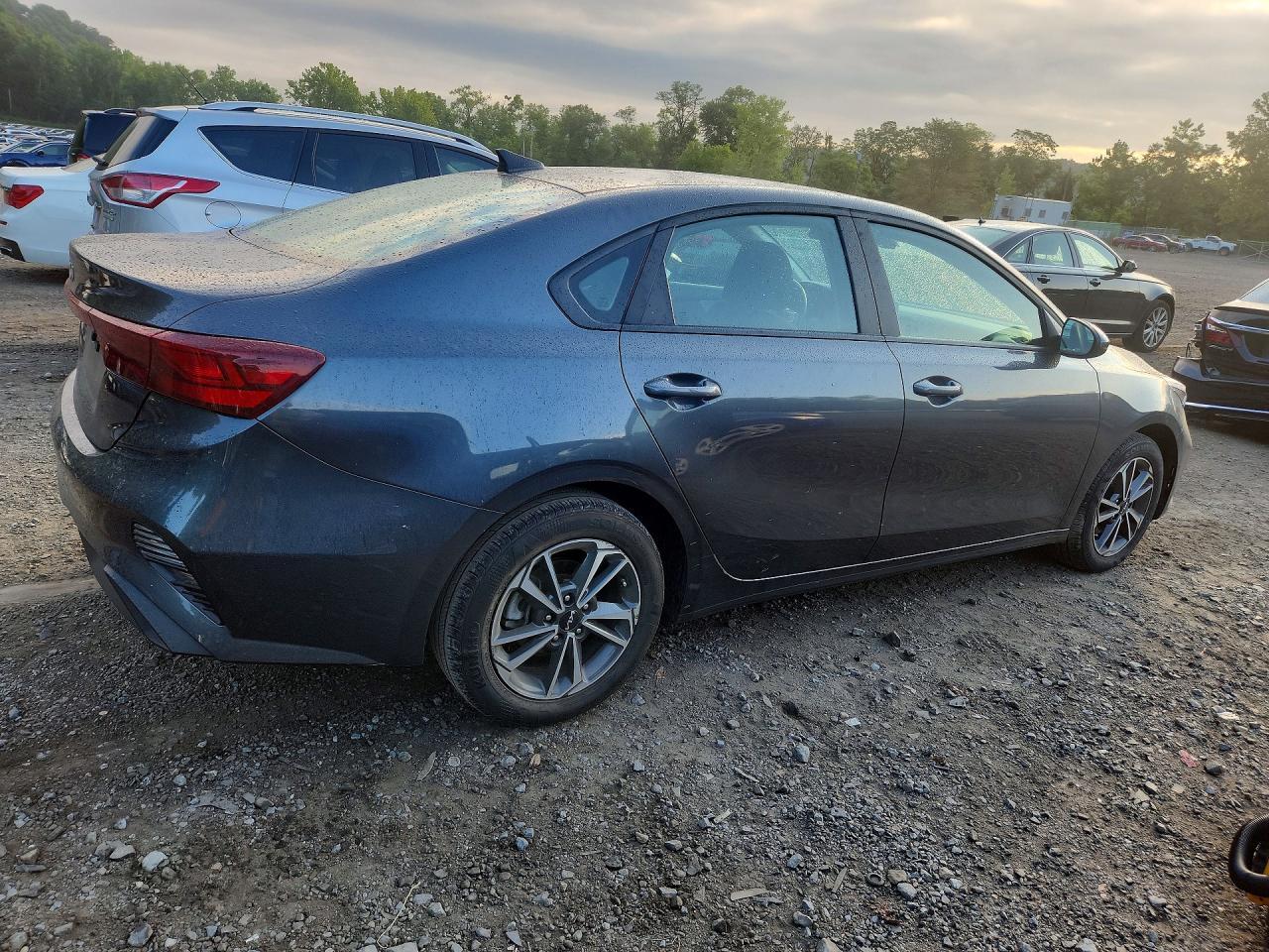 2024 Kia Forte Lxs - zdjęcie 3