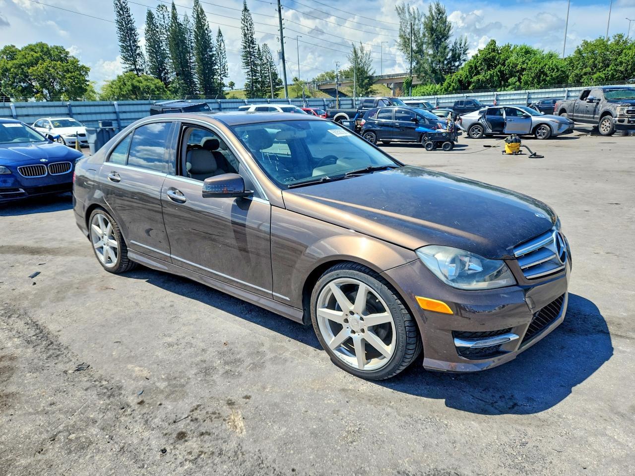 2013 Mercedes-Benz C 250 - zdjęcie 4
