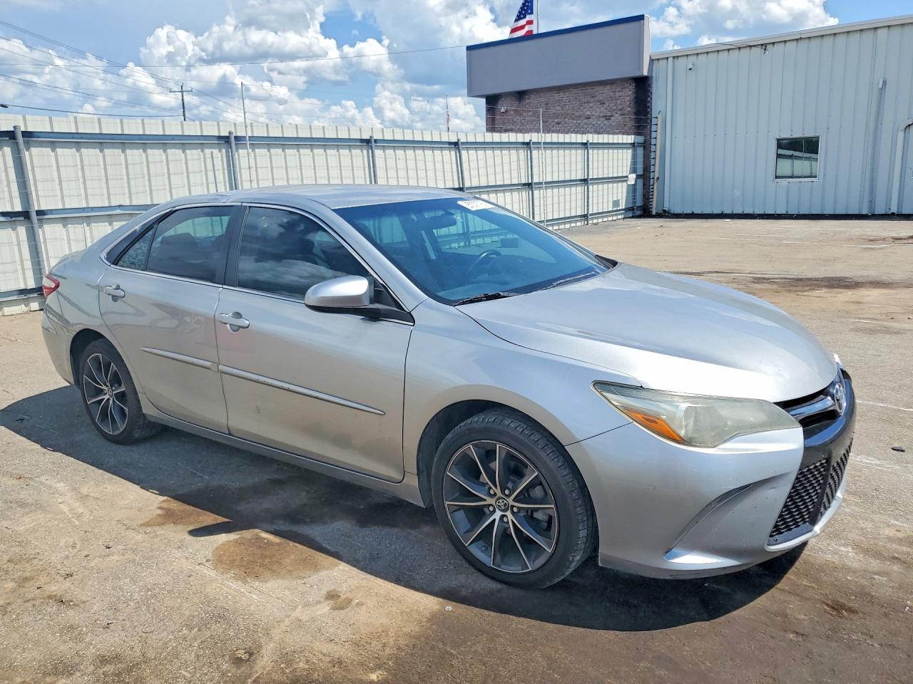2016 Toyota Camry Xse - zdjęcie 4
