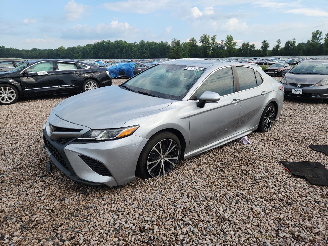 2020 Toyota Camry Se - zdjęcie główne