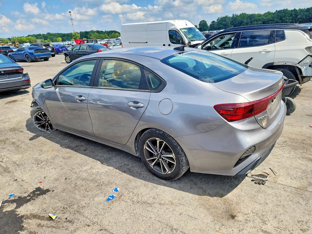 2023 Kia Forte Lxs - zdjęcie 2