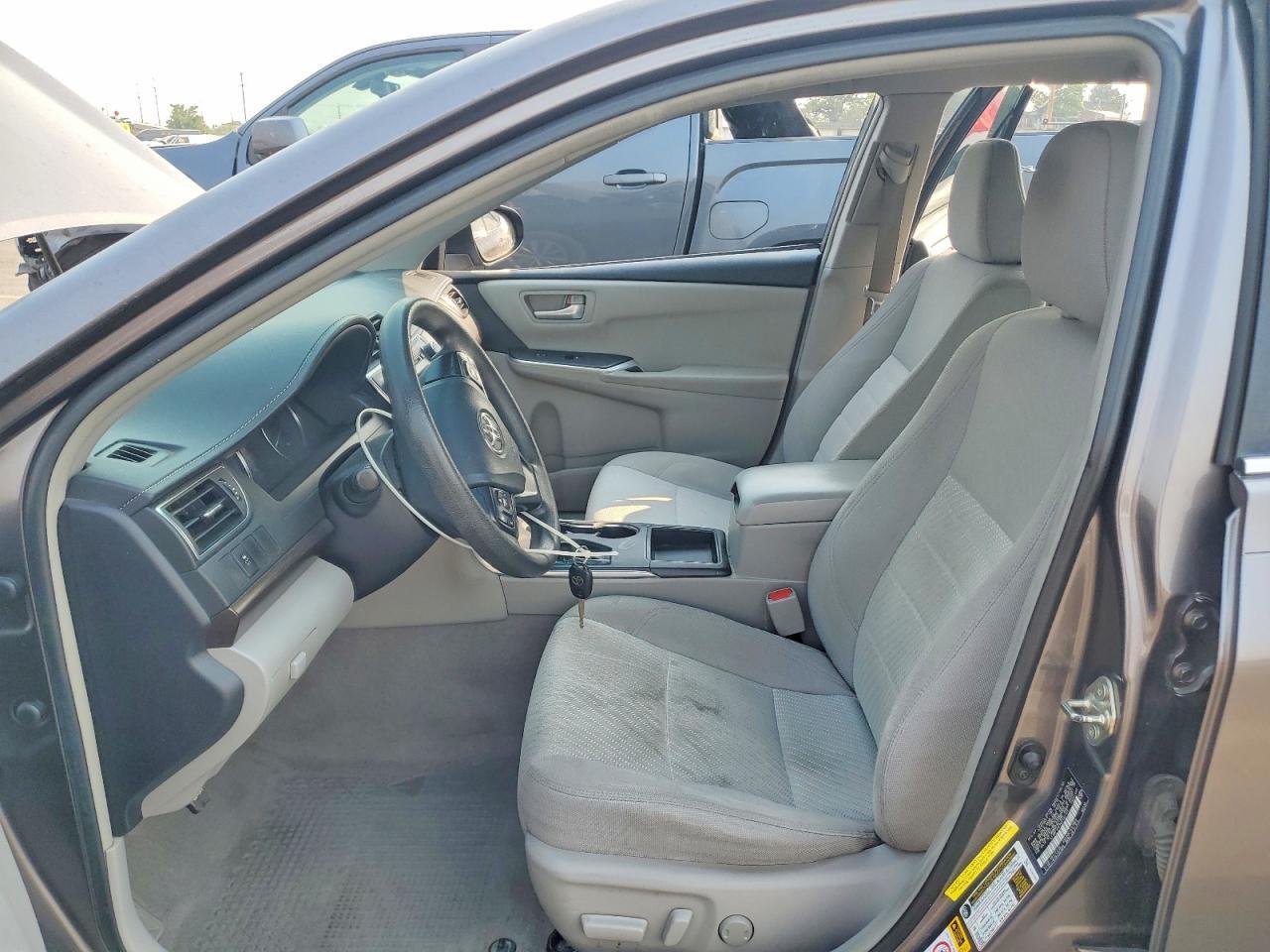 2016 Toyota Camry Le - zdjęcie 7