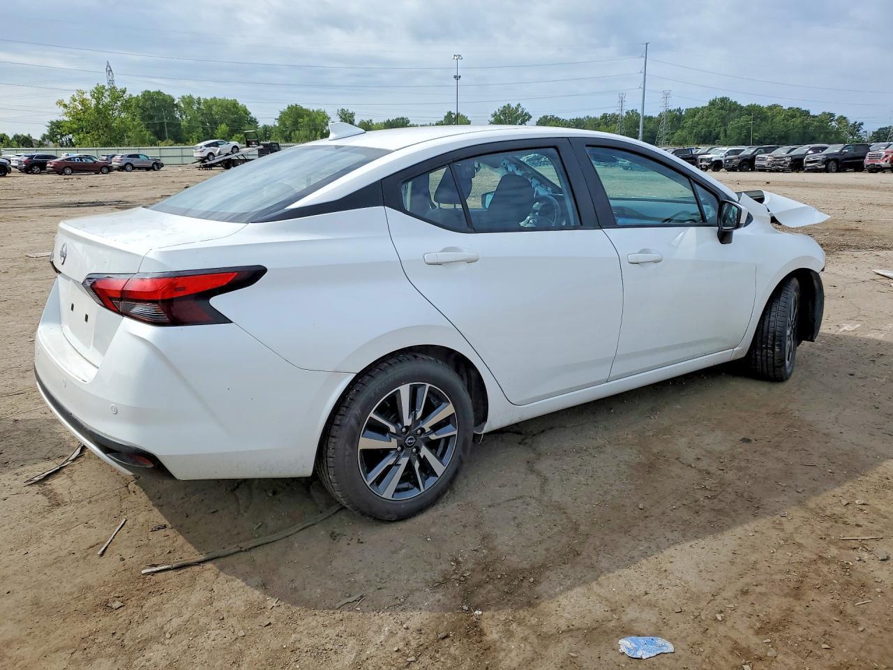 2025 Nissan Versa Sv - zdjęcie 3