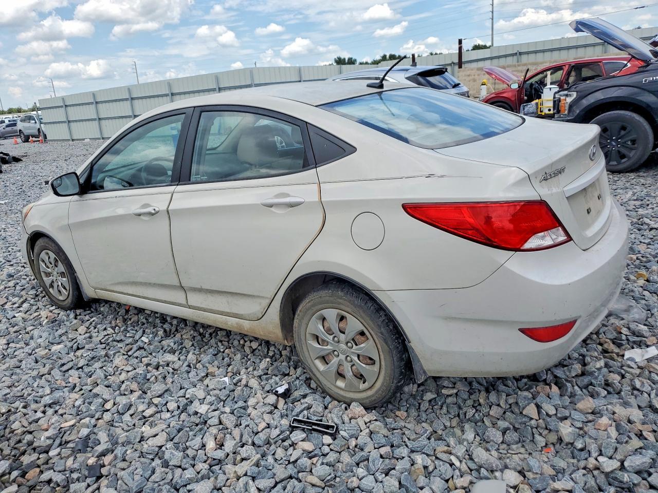 2015 Hyundai Accent Gls - zdjęcie 2