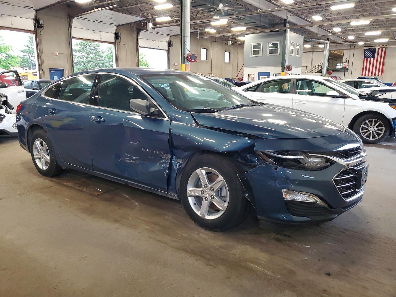 2025 Chevrolet Malibu Ls - zdjęcie 4
