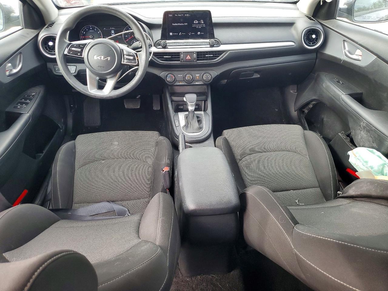 2023 Kia Forte Lxs - zdjęcie 8