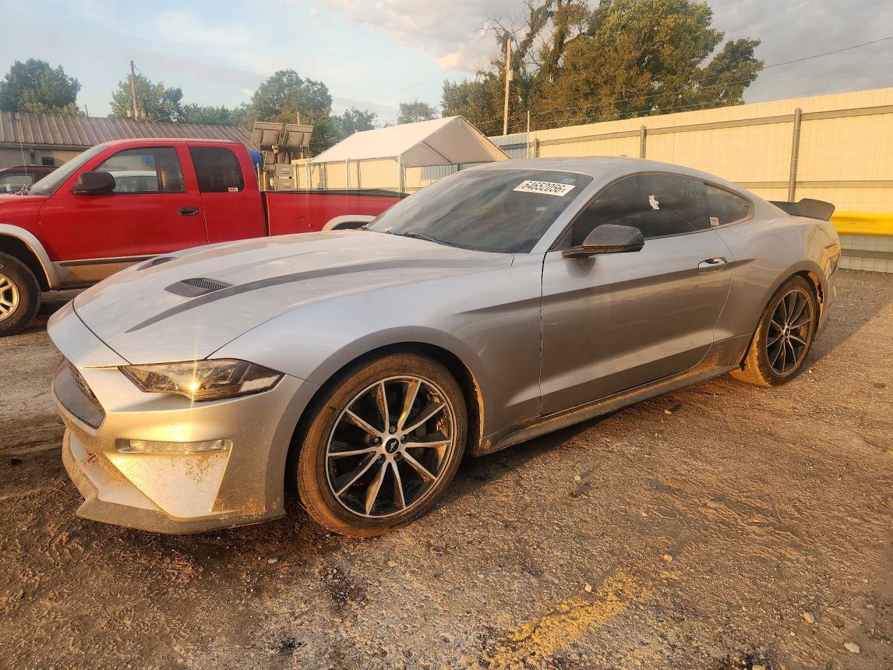 2020 Ford Mustang - zdjęcie główne