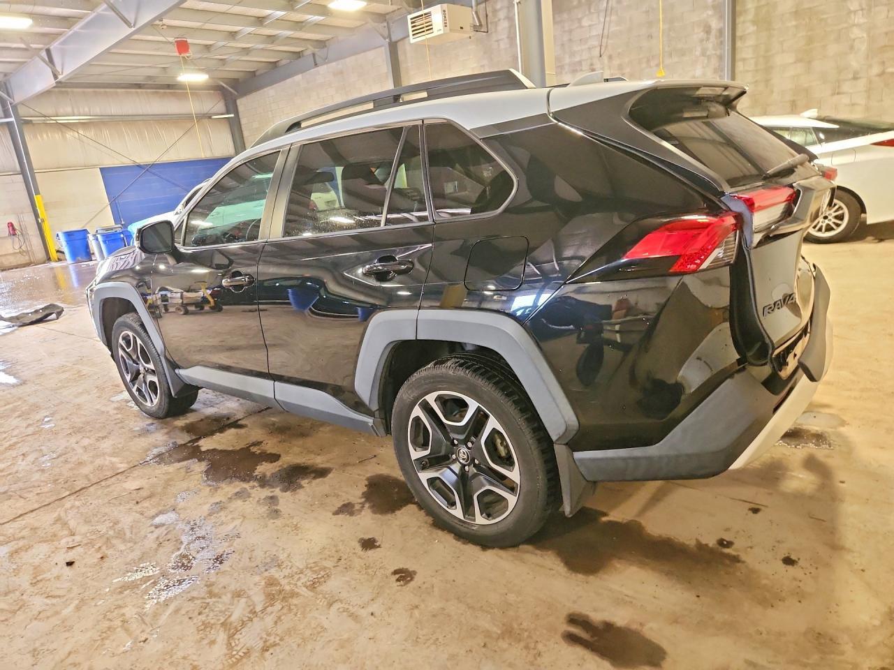2019 Toyota Rav4 Adventure - zdjęcie 2