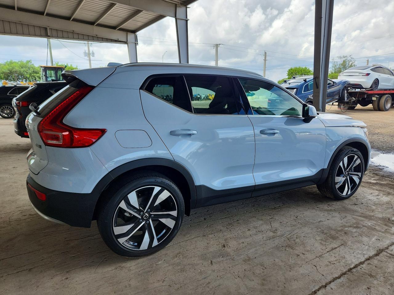 2024 Volvo Xc40 Plus - zdjęcie 3