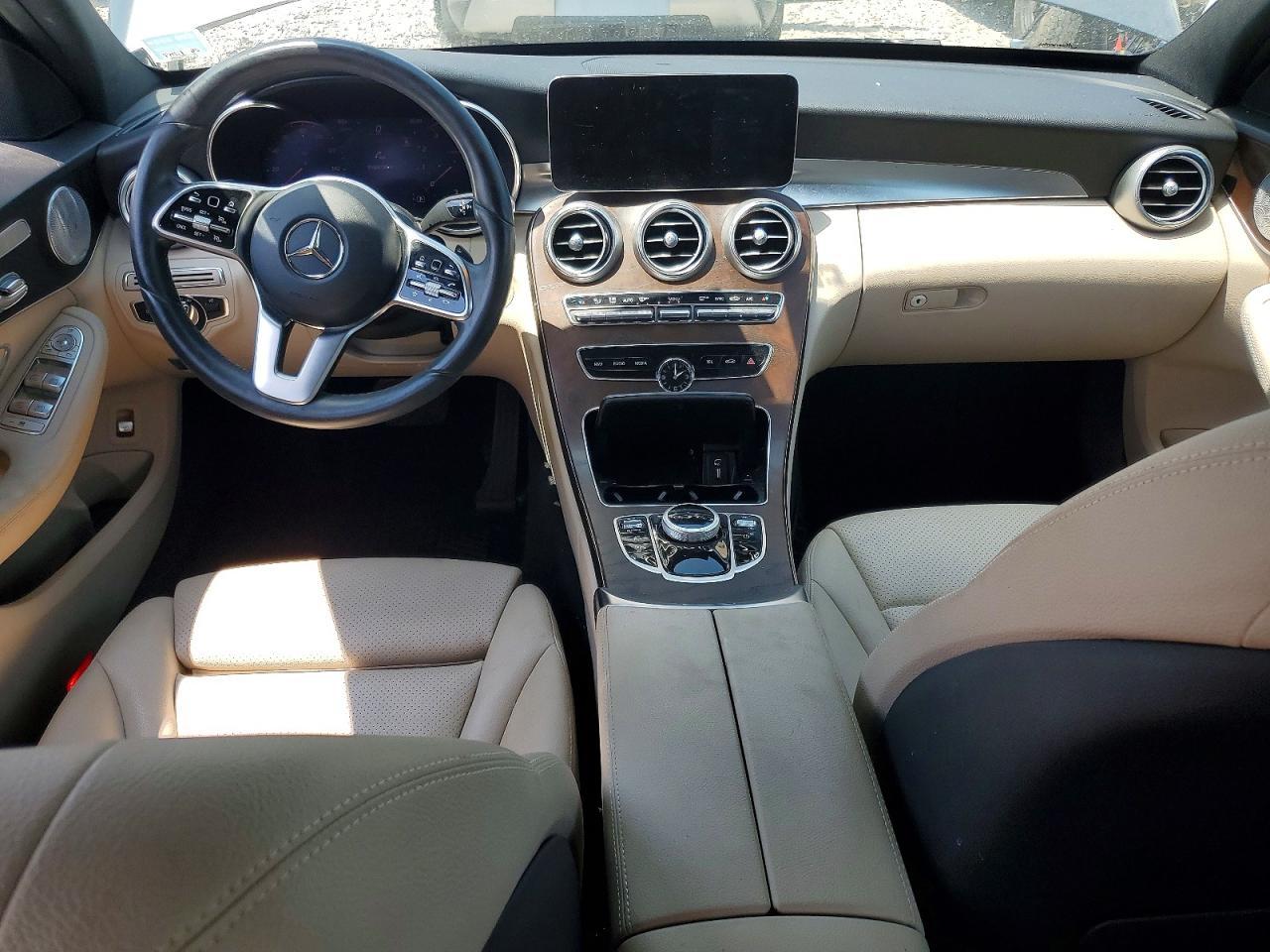 2021 Mercedes-Benz C 300 4Matic - zdjęcie 8