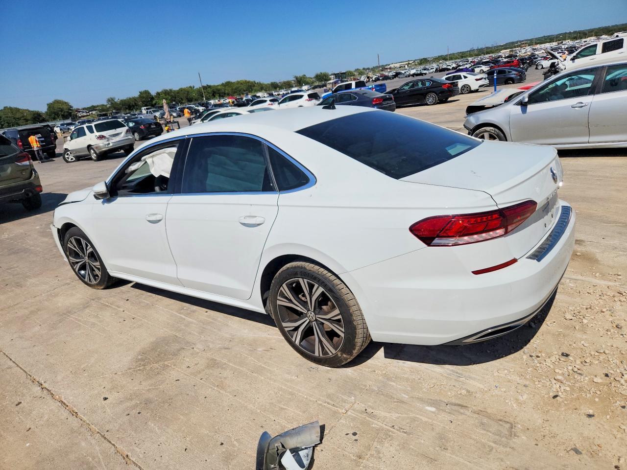 2022 Volkswagen Passat Se - zdjęcie 2