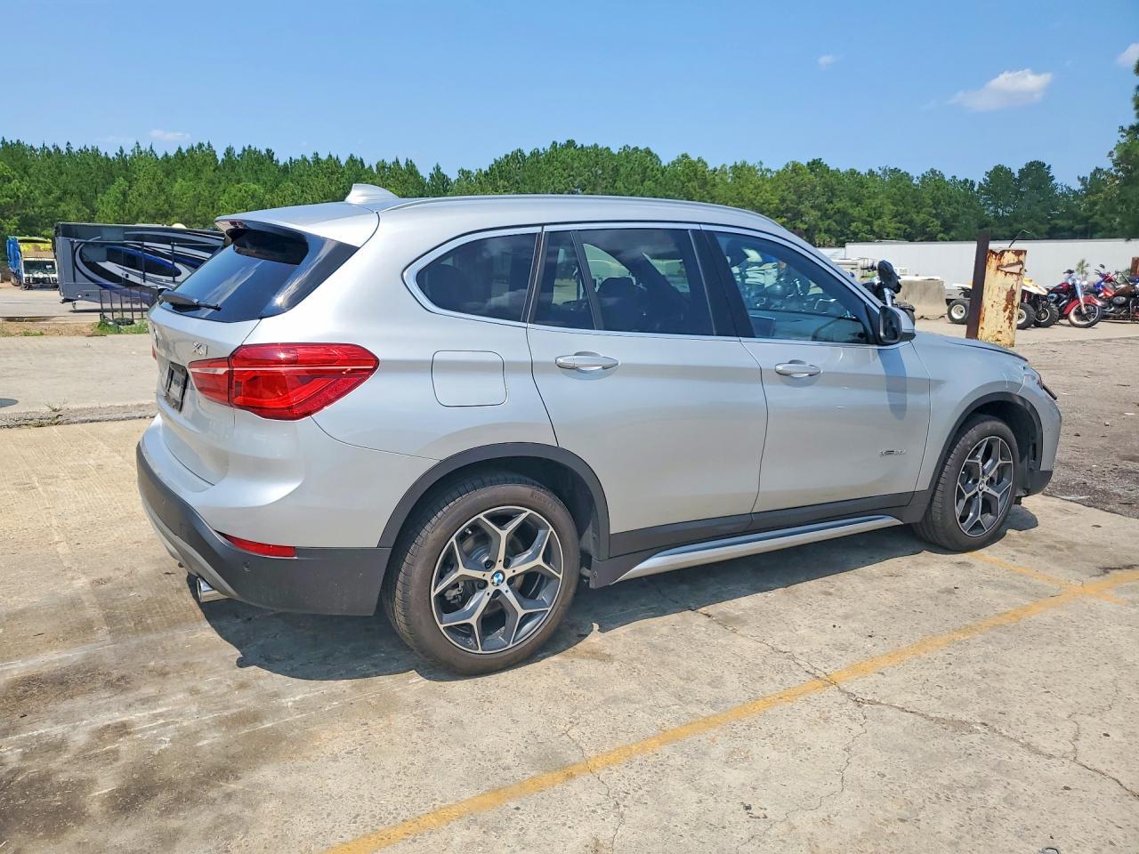 2017 BMW X1 xDrive28I - zdjęcie 3