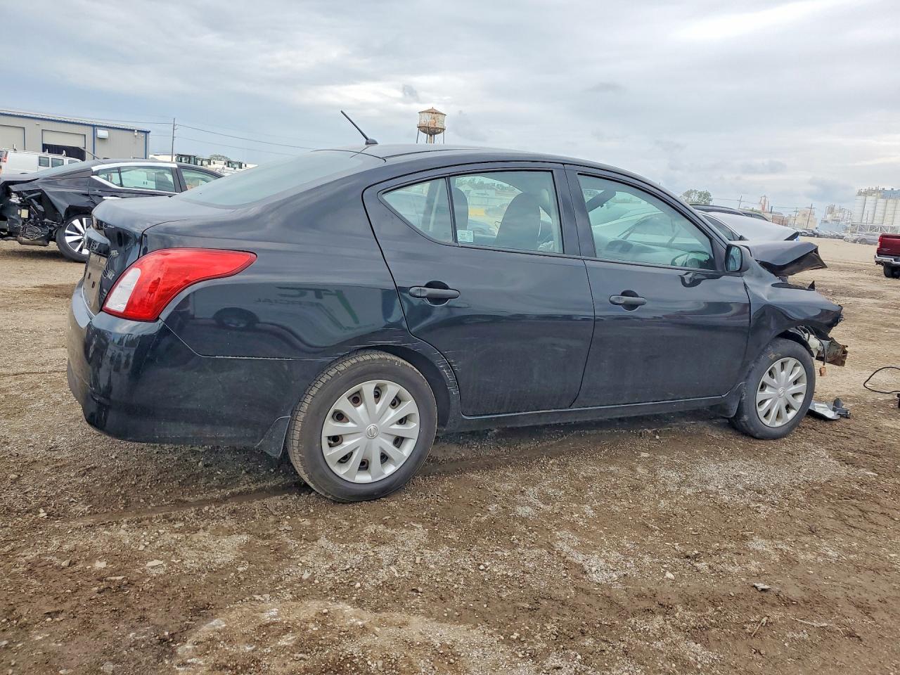 2015 Nissan Versa 1.6 S - zdjęcie 3