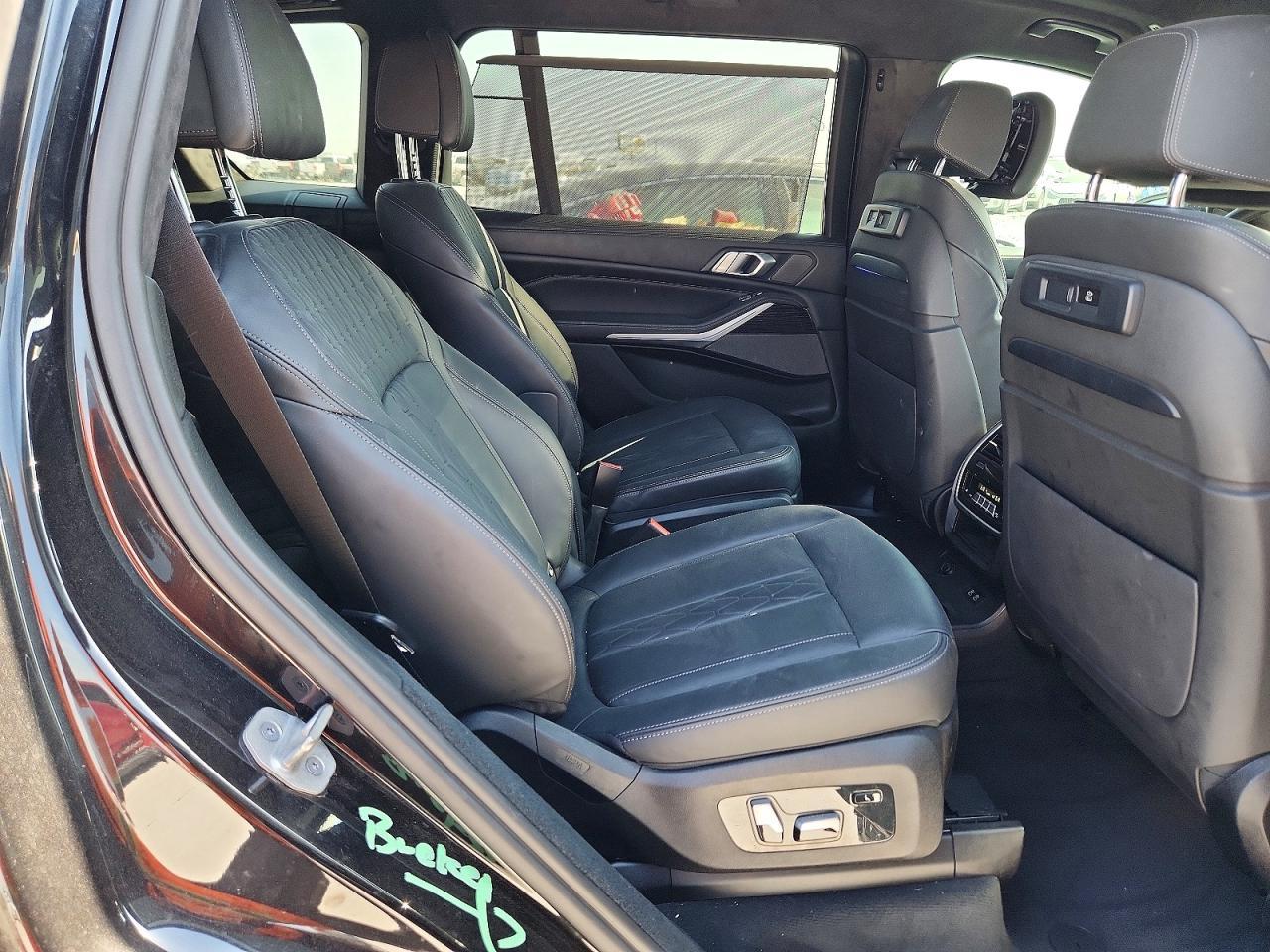 2021 BMW X7 xDrive40I - zdjęcie 11