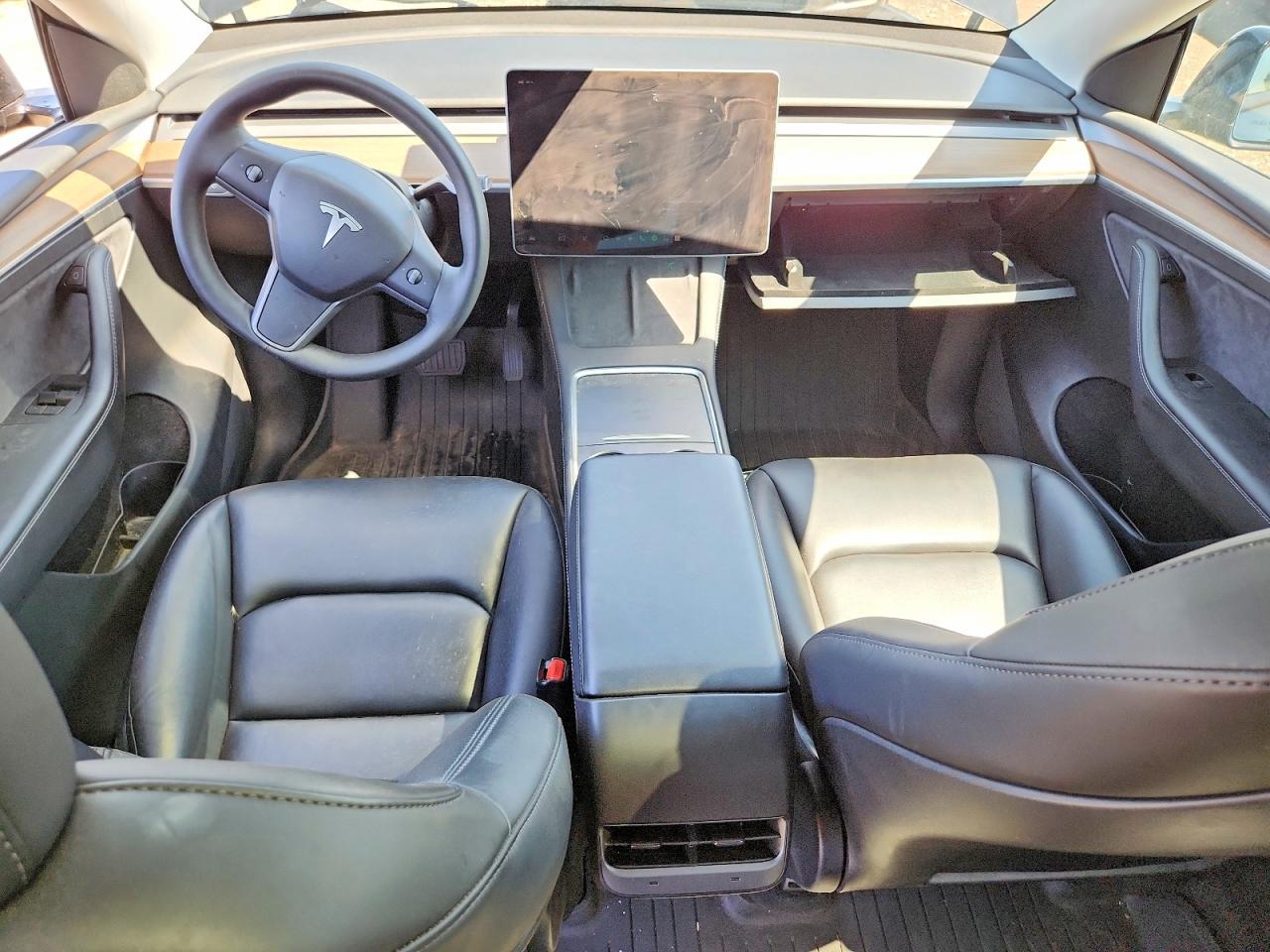 2024 Tesla Model Y - zdjęcie 8