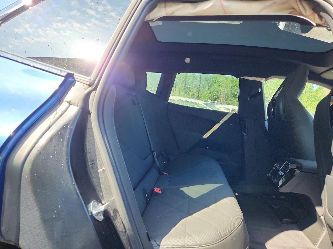 2022 BMW Ix xDrive50 - zdjęcie 11