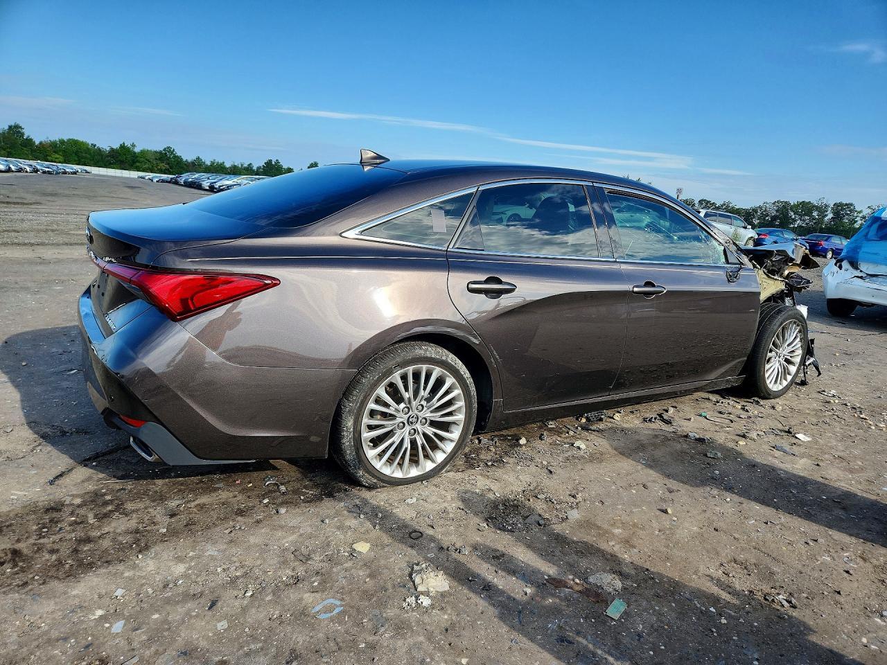 2019 Toyota Avalon Limited - zdjęcie 3