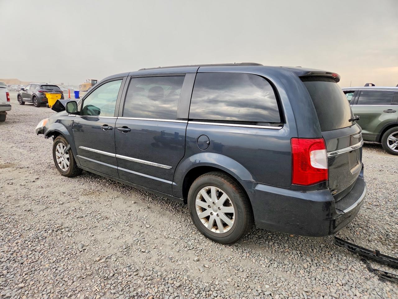 2014 Chrysler Town & Country Touring - zdjęcie 2