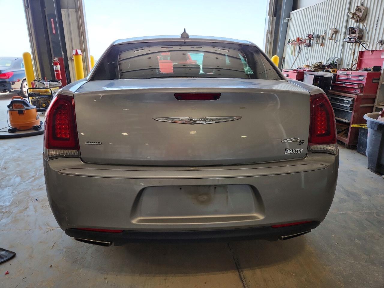 2016 Chrysler 300 S - zdjęcie 6