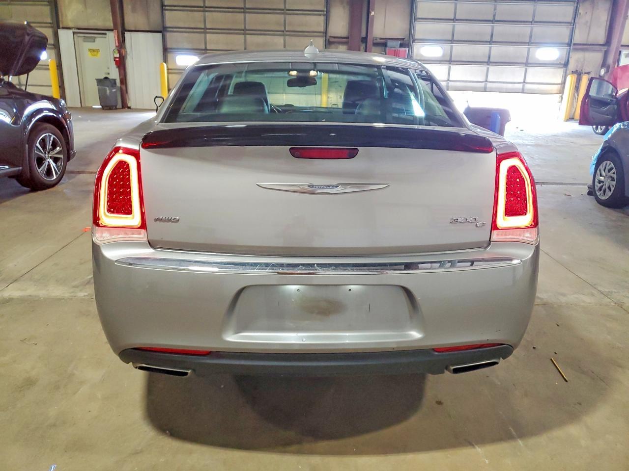 2017 Chrysler 300C - zdjęcie 6
