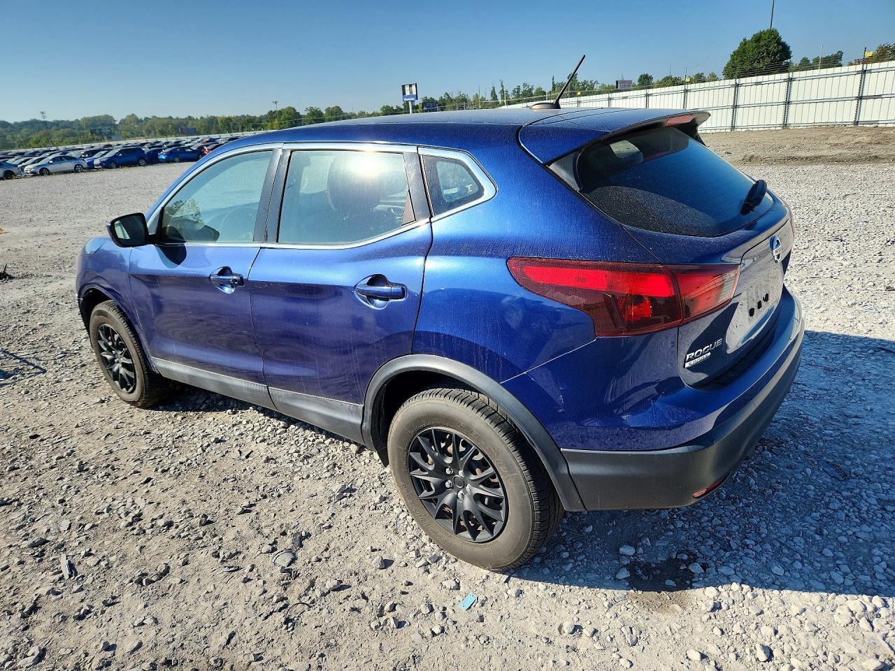 2018 Nissan Rogue Sport S - zdjęcie 2