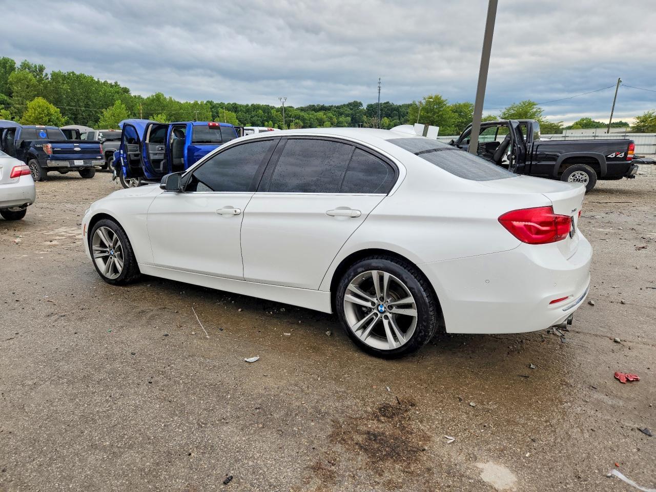 2018 BMW Seria 3 330i - zdjęcie 2