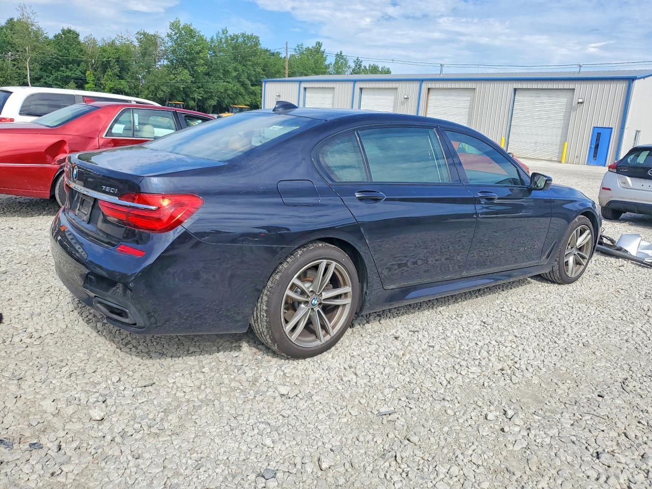 2018 BMW Seria 7 B7 - zdjęcie 3
