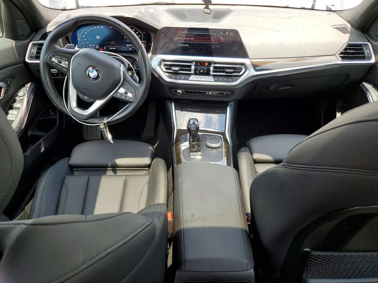 2021 BMW Seria 3 330i - zdjęcie 8