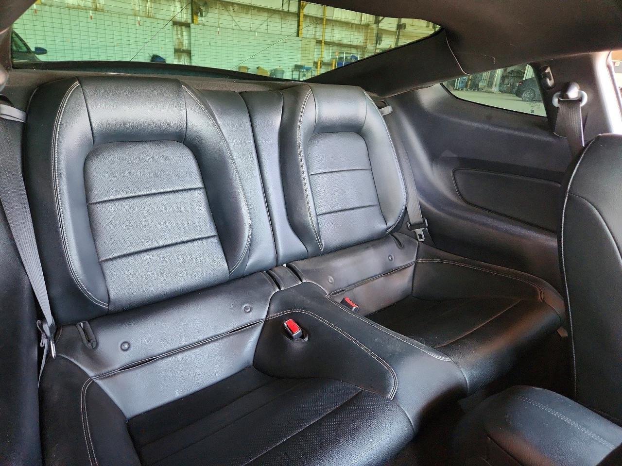 2015 Ford Mustang - zdjęcie 10