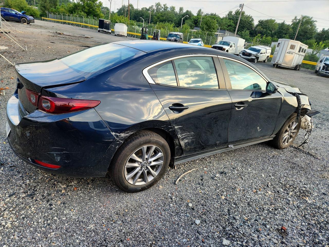 2022 Mazda 3 - zdjęcie 3