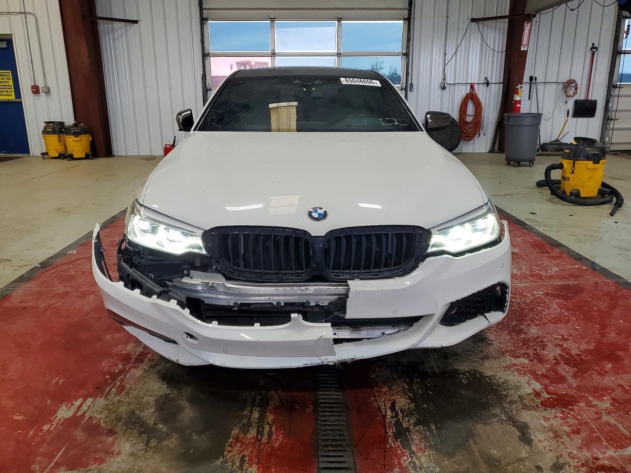 2019 BMW Seria 5 M550i - zdjęcie 5
