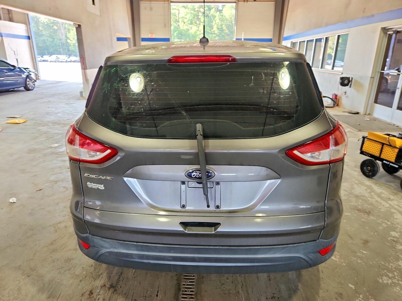 2014 Ford Escape S - zdjęcie 6
