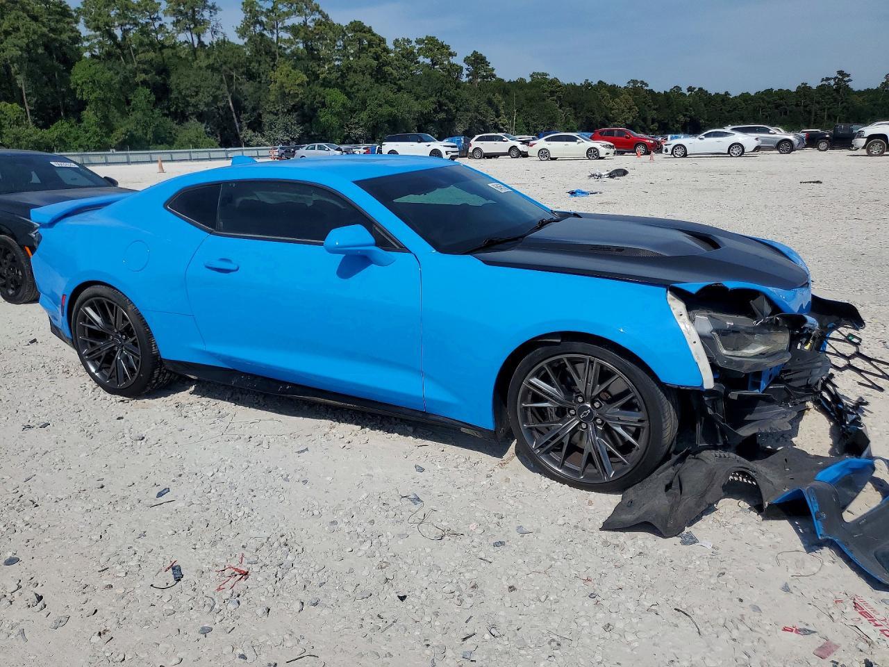 2022 Chevrolet Camaro Zl1 - zdjęcie 4